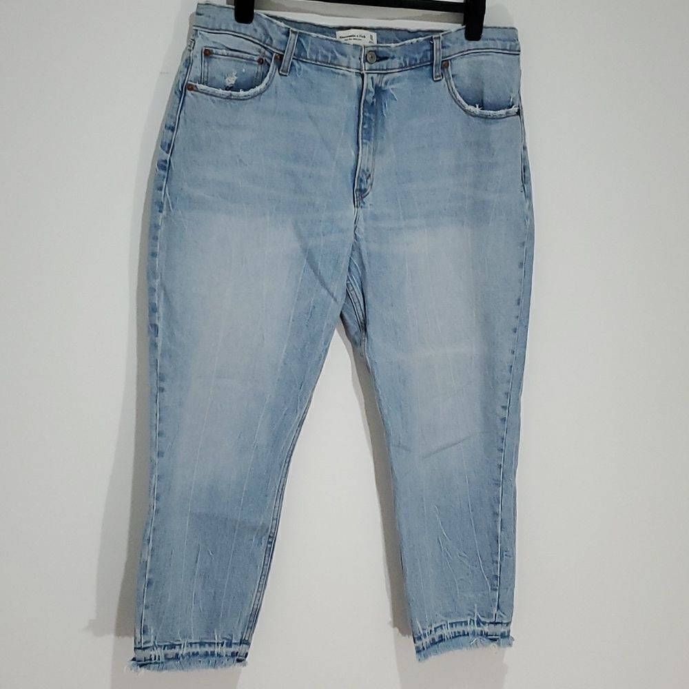 ABERCROMBIE & Fitch 38x26 Light Wash High Rise Mom Jeans